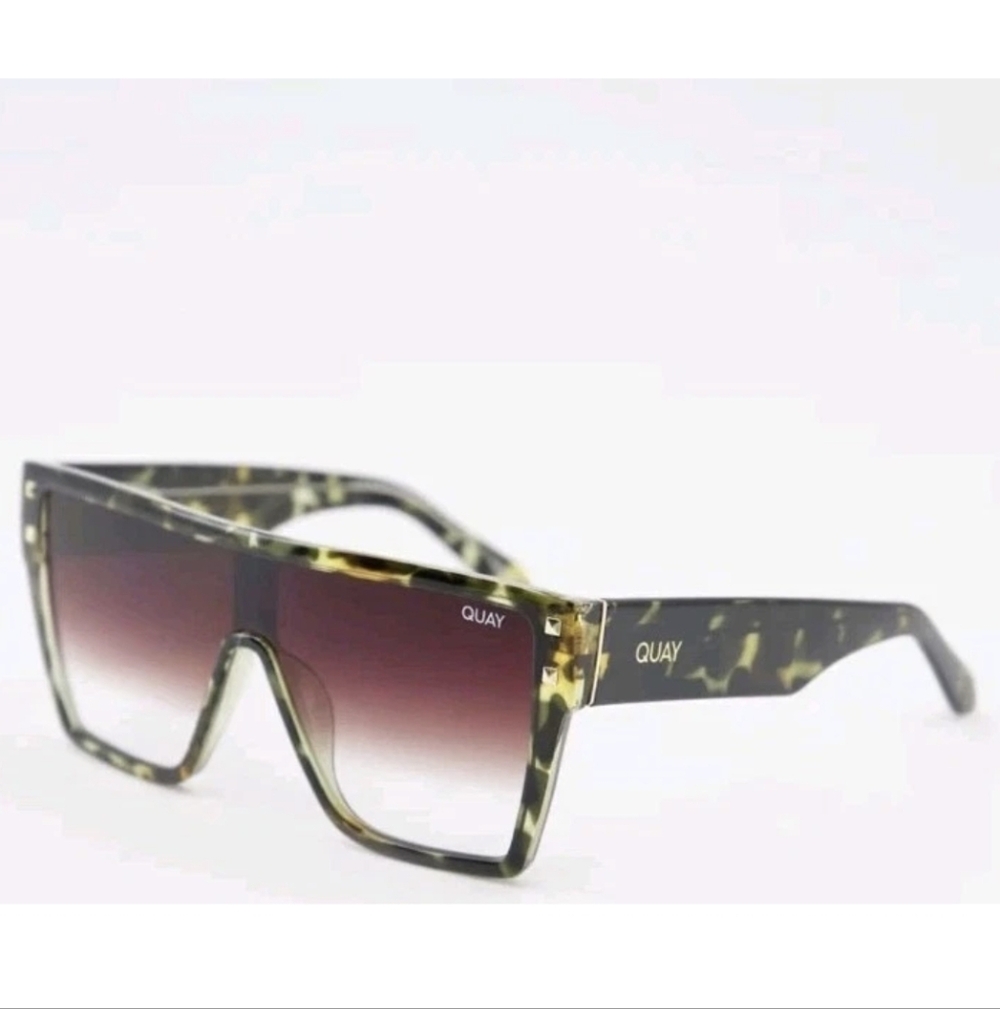 Quay Maxed Out Square Stud Detail Sunglasses in Faded Camo, Good Pre-Loved - Picture 2 of 14